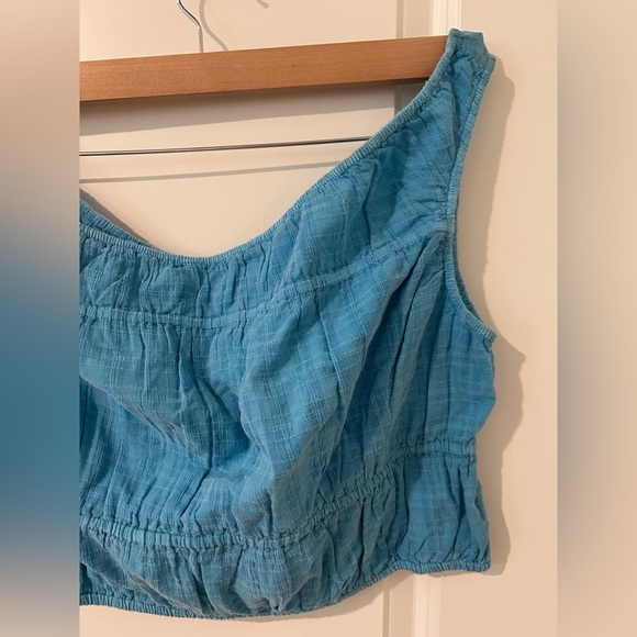 NWOT On/Off the shoulder Blue Smocked Crop Top - Picture 3 of 7